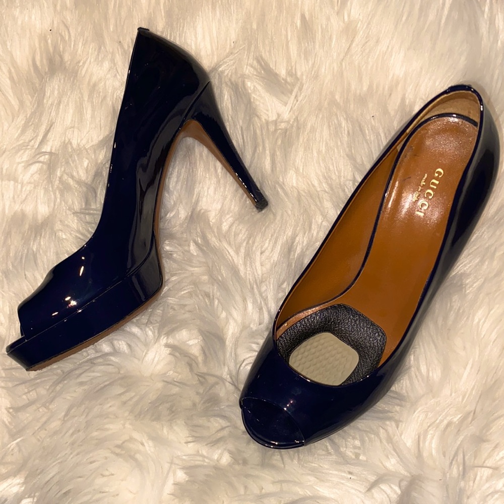 Gucci Navy Lisbeth Patent Peep Toe Platform Heels. Size 39/9